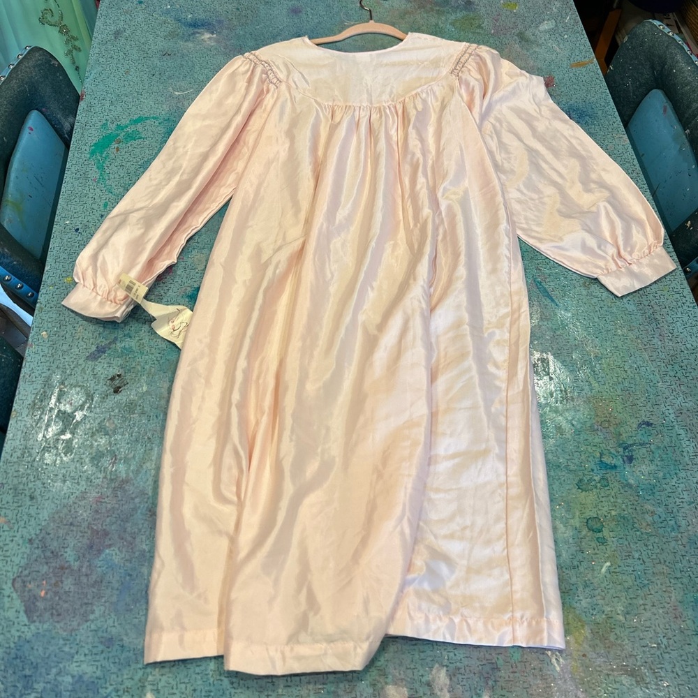 Dainty Sweet Vintage Nightgown - Picture 10 of 13